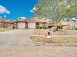 1305 Louise Ln, Ennis, TX 75119