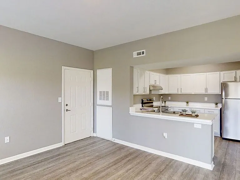 Harbin Pointe Apartment Homes — Photo 11