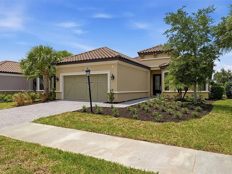 7708 Moonbeam Ave — Photo 2