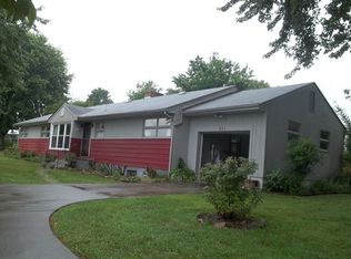 221 Marshall Ave, Mount Carmel, TN 37645