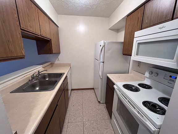 3rd image of 915 N 6th St #6