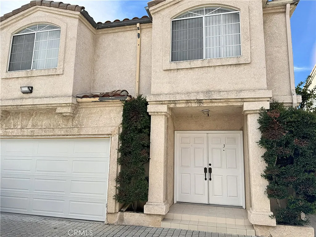 4 bed, 1946 sqft, $4,100 — Photo 1