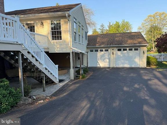 4th image of 444 Donegal Springs Rd