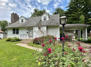 1000 Rider St, Flora, IL 62839