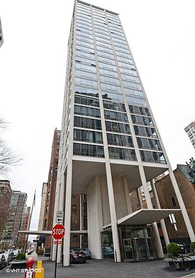 1st image of 1300 N Astor St Unit 8D