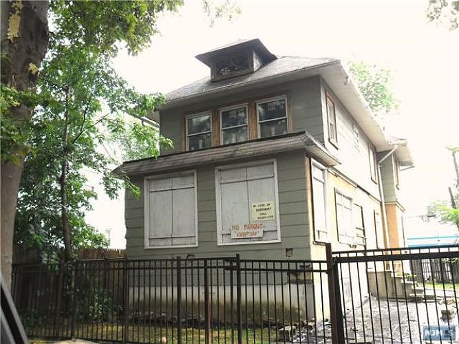 1st image of 518 Norwood St