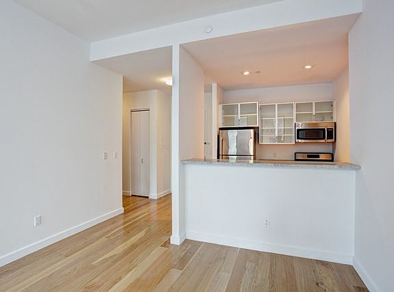 2nd image of 37 Wall St APT 8P