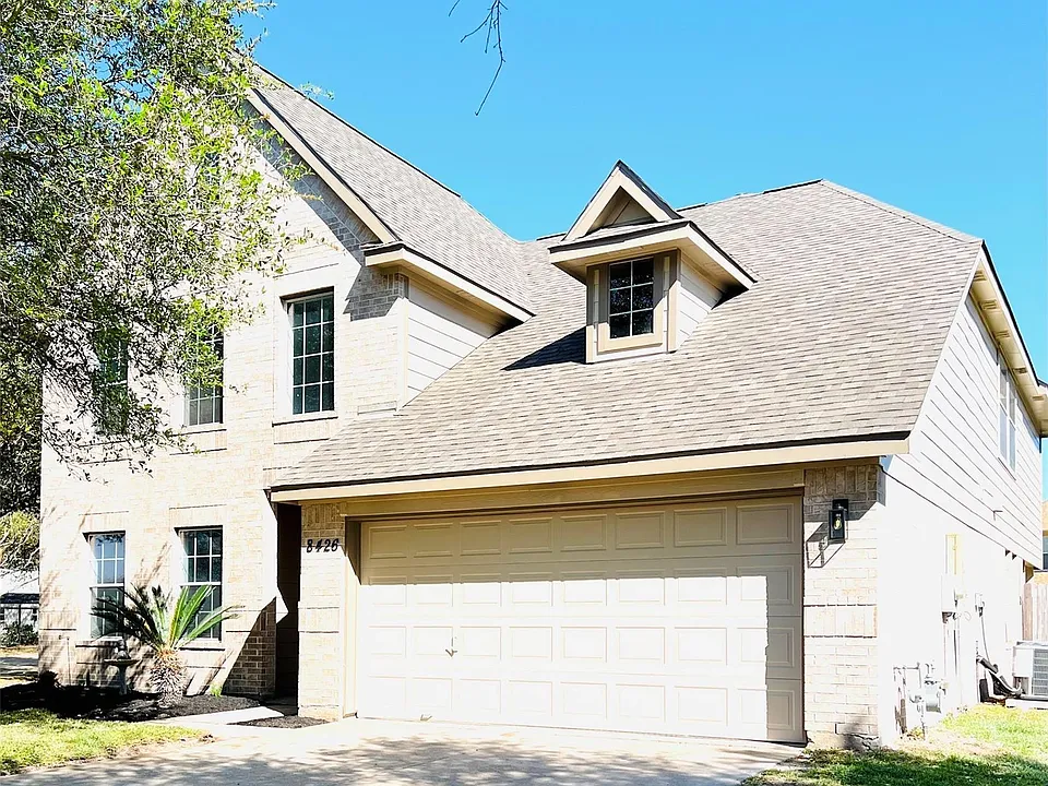 8426 Woodland Knoll Ln