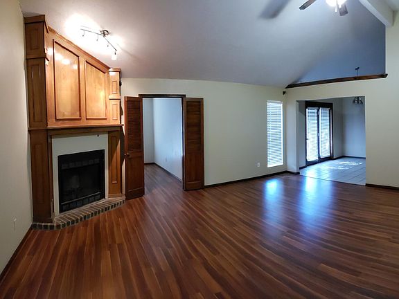 LARGE Living Room, Vaulted Ceilings, Connects to Office