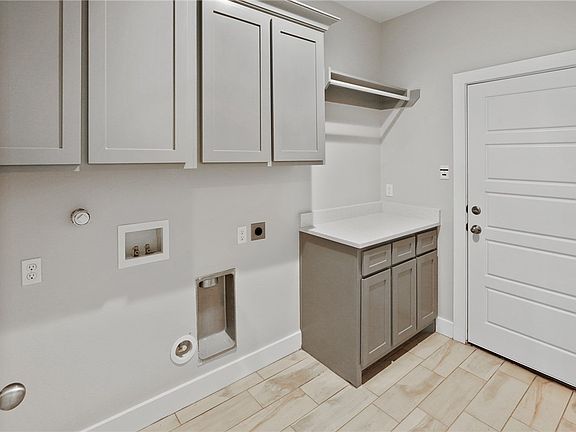 4th image of 3814 Negin Drive