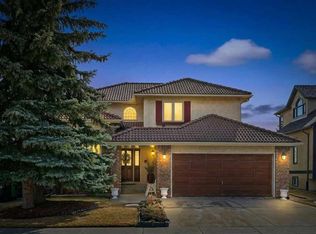 115 W Strathaven Cir SW, Calgary, AB T3H2K8