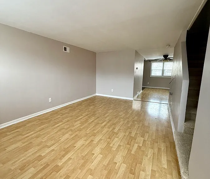 1074 N Academy Ave — Photo 24