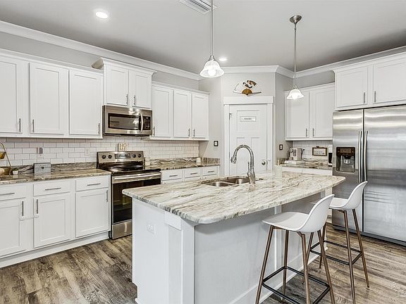 2nd image of 6620 Covington Cir