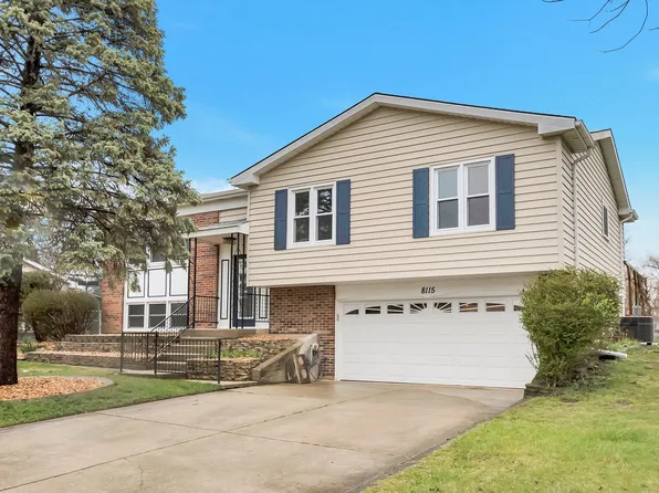 8115 Westview Ln, Woodridge, IL 60517