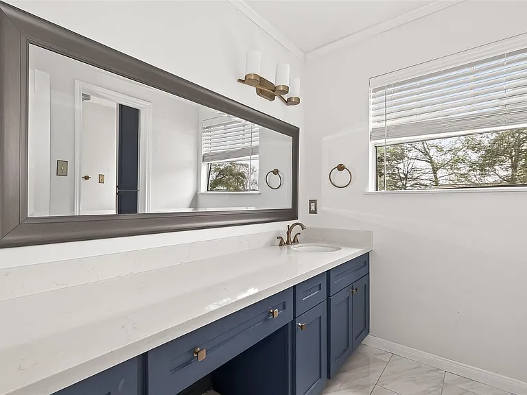 20211 Salzburg Ln — Photo 37