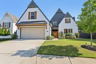 Arbor Garden Cir-1505-001.jpg
