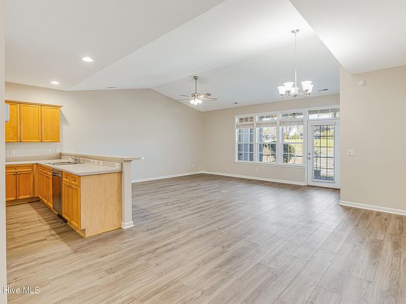 5th image of 5118 Elton Dr