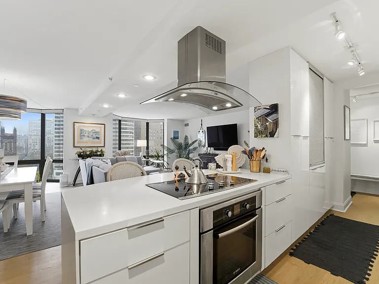 2020 Walnut St #14CD — Photo 4