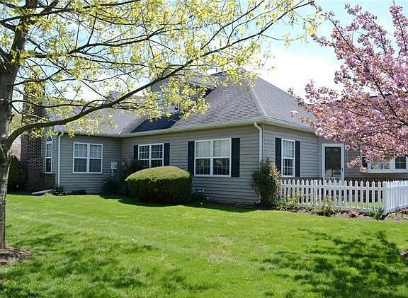 Beautiful landscaping & tidy lawn included in fees