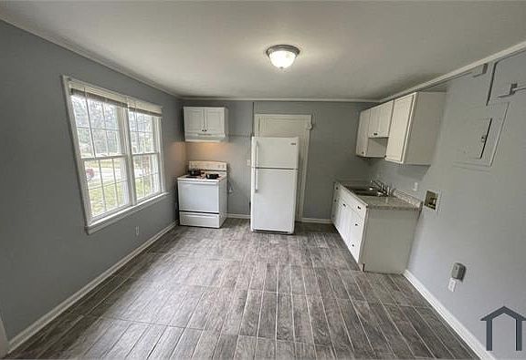 4th image of 3069 Montpelier Pl #B