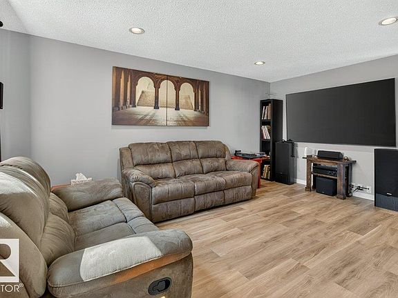 4th image of 4624 36th Ave NW