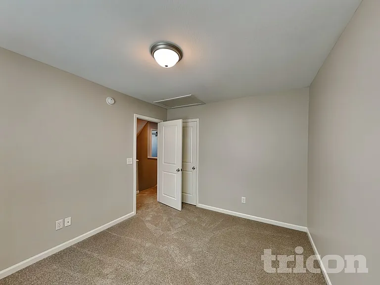 241 Saskatoon Dr — Photo 10