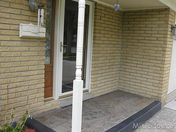 4th image of 44275 Gibson Dr