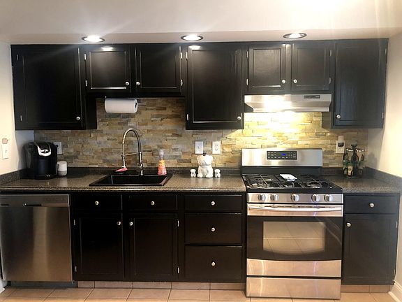 5th image of 11 Carlyle Ct