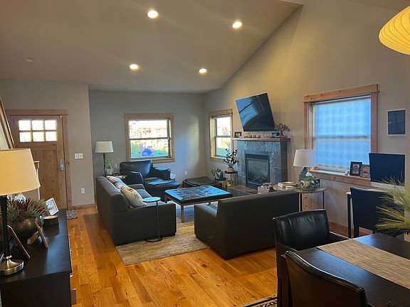 3rd image of 542 N Clifden Dr