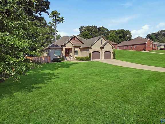 2nd image of 286 Plantation Cir