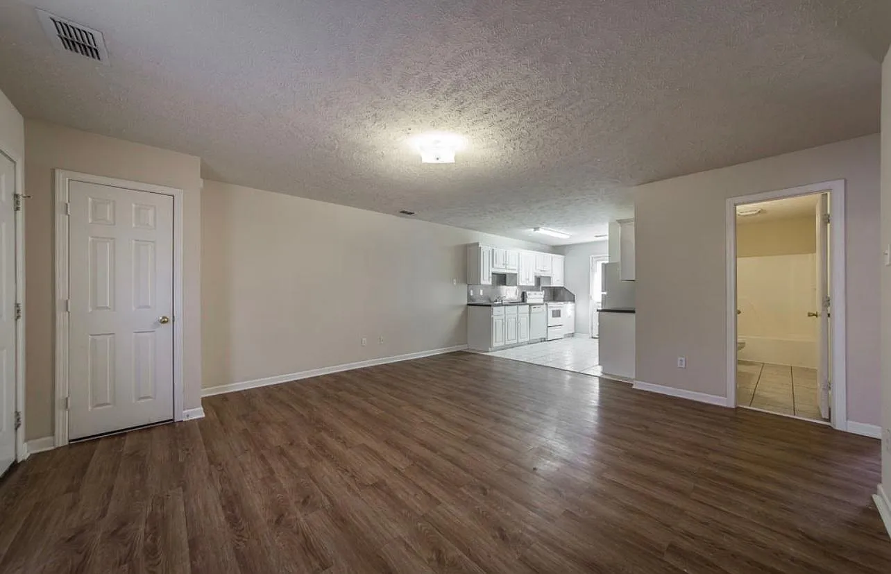 525 Morrison St — Photo 2