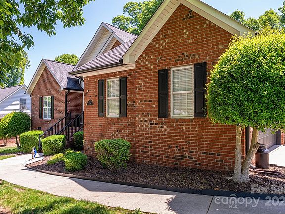3rd image of 2704 Wynewood Ct