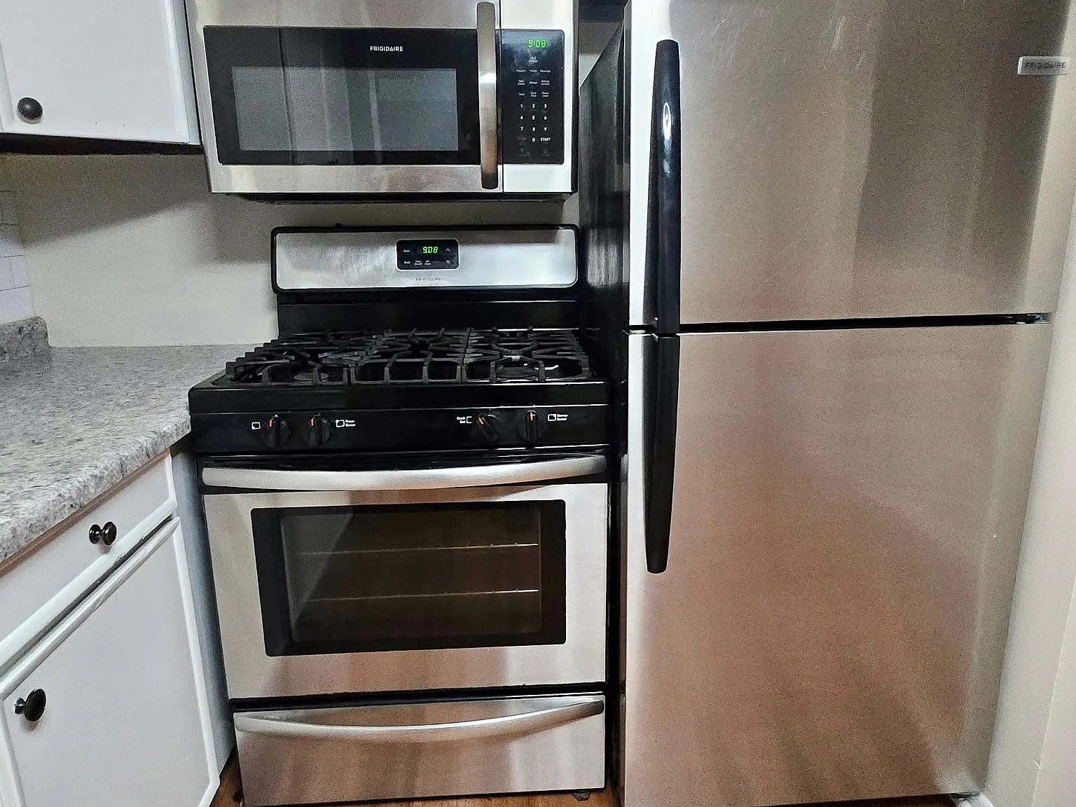 2 bed, 1025 sqft, $1,650 — Photo 2