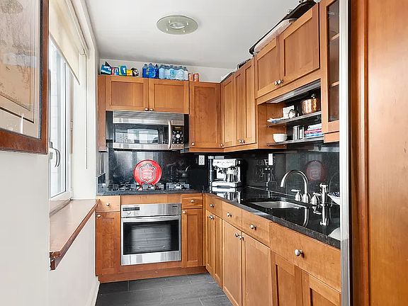 4th image of 425 5th Ave APT 40D