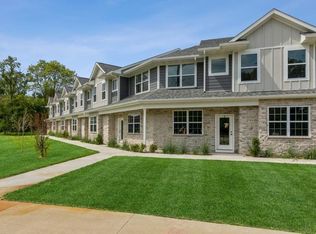 808 E Foster Rd, Iowacity, IA 52245