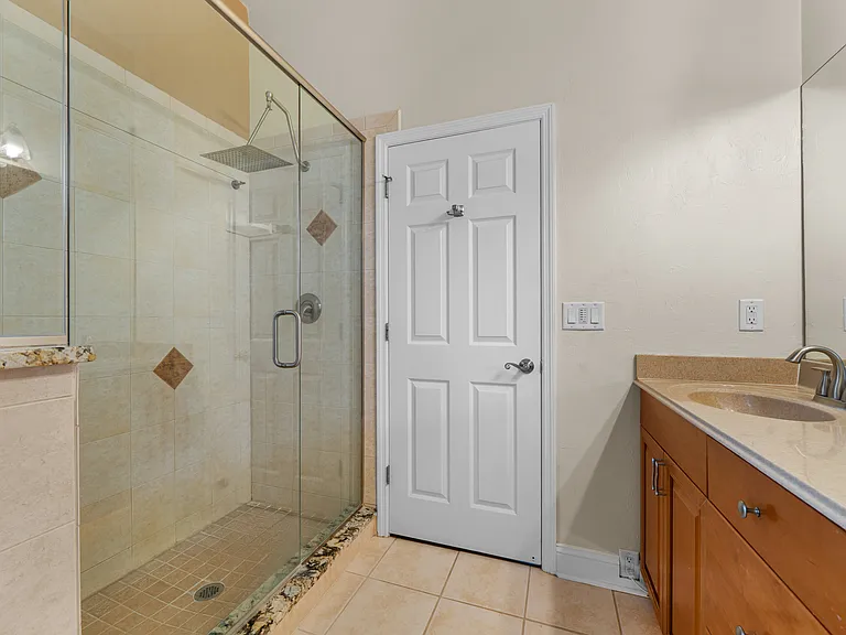 10538 Palmetto Blvd — Photo 17