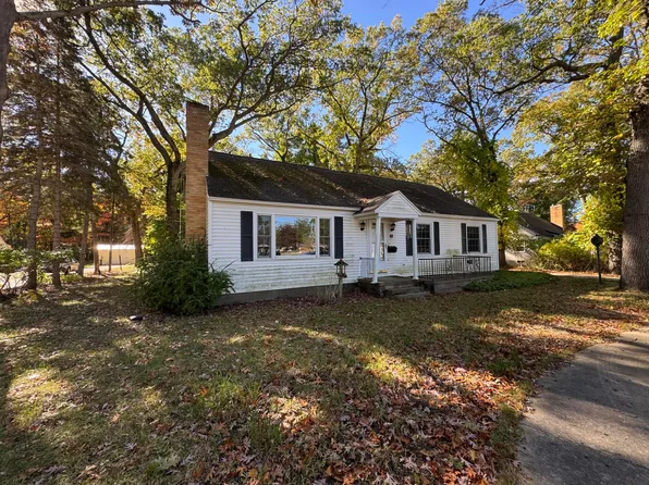 1947 Seminole Rd, Norton Shores, MI 49441