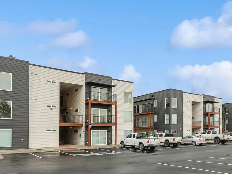126 E Evergreen Dr #204 — Photo 2
