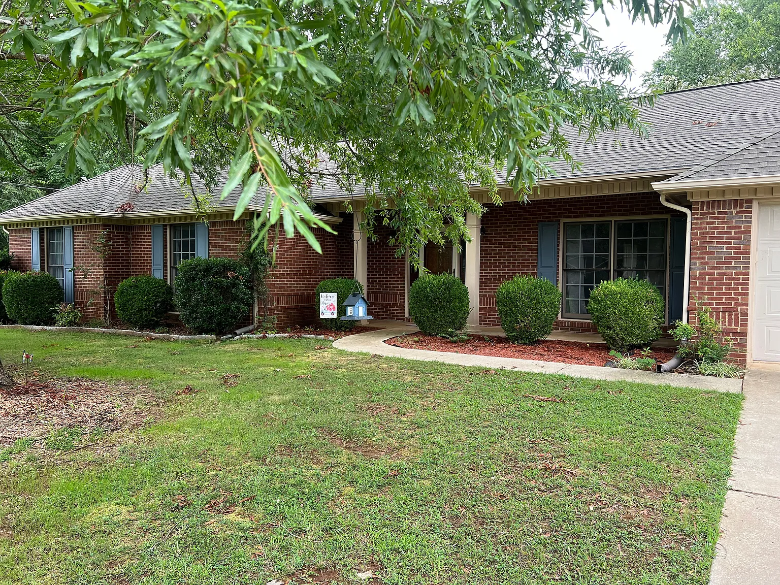 4 bed, 2.0 bath, 2021 sqft, $2,200 — Photo 1