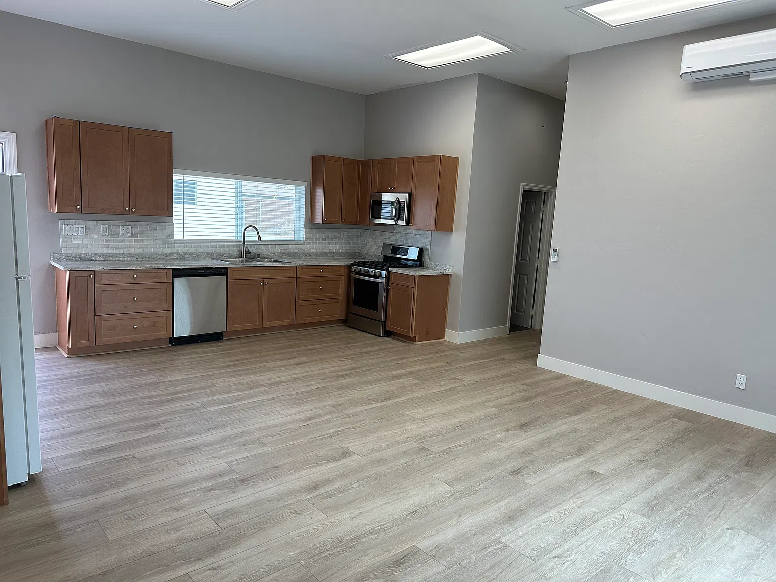 3 bed, 1200 sqft, $3,600 — Photo 4