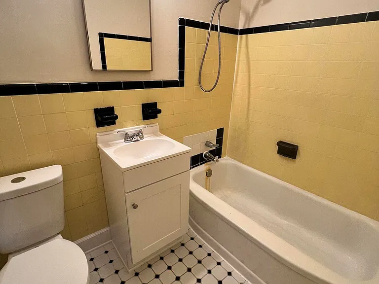 737 Florence St — Photo 4