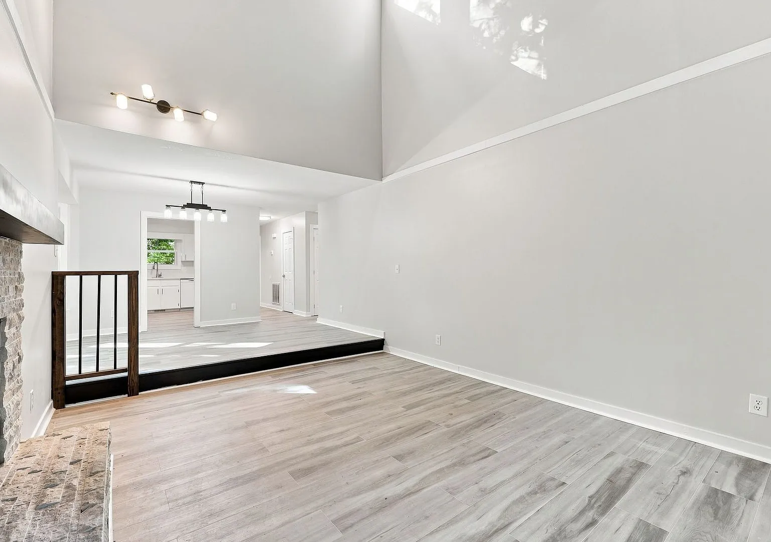 Renovated 2BR/2BA Near Crabtree Valley Mall | Private Fenced Yard & Deck! — Photo 4