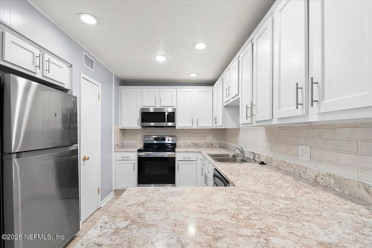 4 bed, 2.0 bath, 1544 sqft, $2,395 — Photo 1