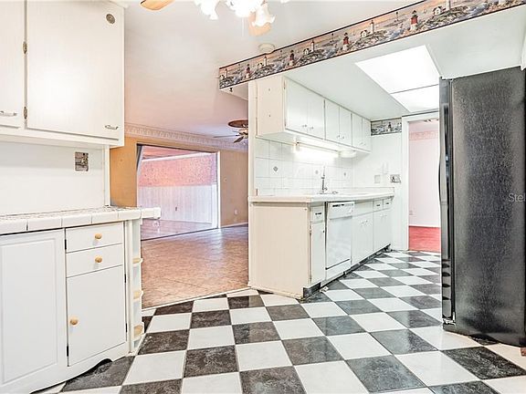 5th image of 1343 Summerlin Dr