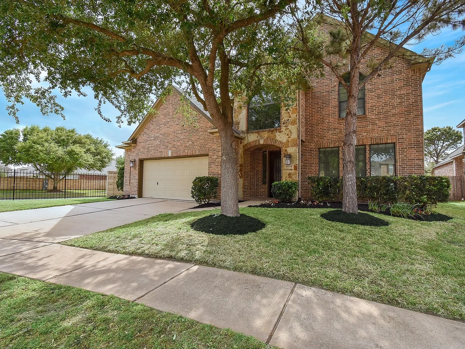 4 bed, 3.5 bath, 3134 sqft, $3,000 — Photo 2