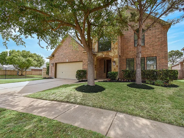 6034 Gracys Landing Ln — Photo 2