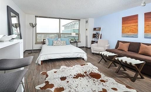 3rd image of 525 W Monroe St #1407
