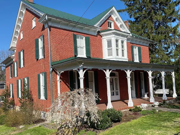 105 W New St, Shepherdstown, WV 25443