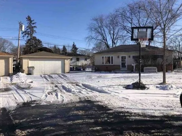 4821 W Norwich Ct, Milwaukee, WI 53220