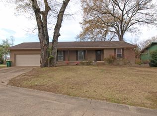 8 Donaghey Ct, North Little Rock, AR 72116
